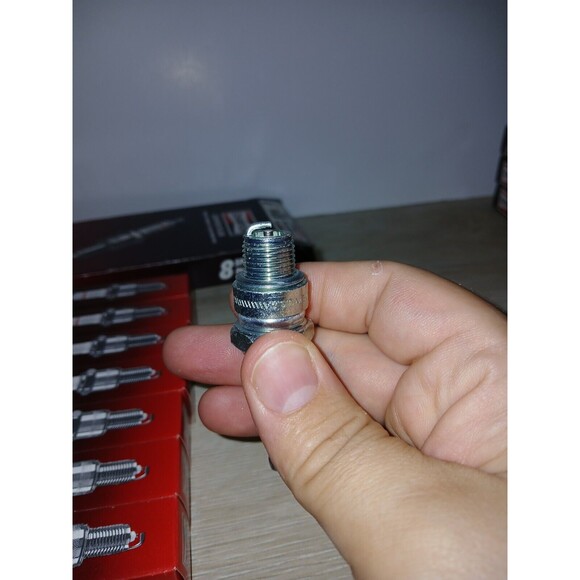 Champion 874 RL82C Small Engine Spark Plugs Pack of 4 New In Box 1992 Vintage - Picture 6 of 16